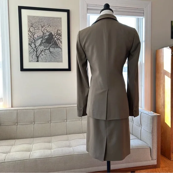 Elie Tahari Wool Suit with Leather Trim - Picture 2 of 14